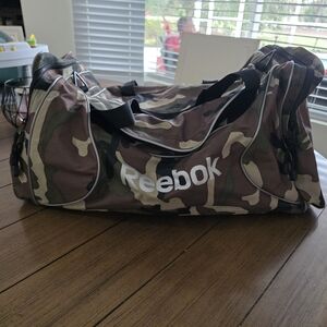 Reebok Duffel Bag Camo Green Gym Bag ** EUC **
